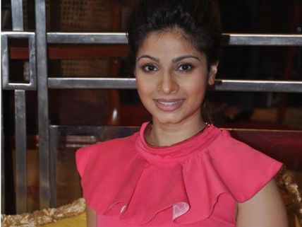 Tanisha Mukherjee's Official Facebook Page Launched!