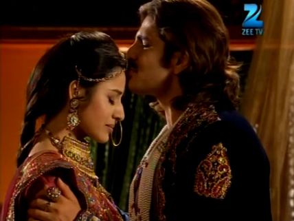 Jodha Akbar: 8th April; Jodha, Jalal Kiss Away Tears, Misunderstandings!