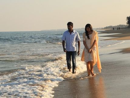 Naan Sigappu Manithan First Day Collection At Box Office