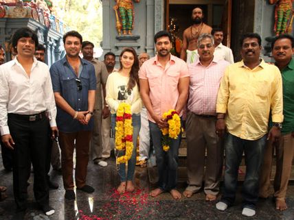 Jayam Ravi-Hansika's Romeo Juliet Takes Off