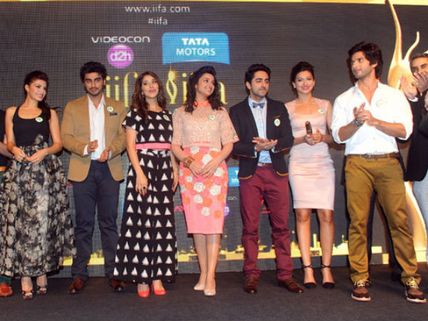 Bollywood Actors Deepika, Shahid, Saif, Sonakshi Leave For IIFA!