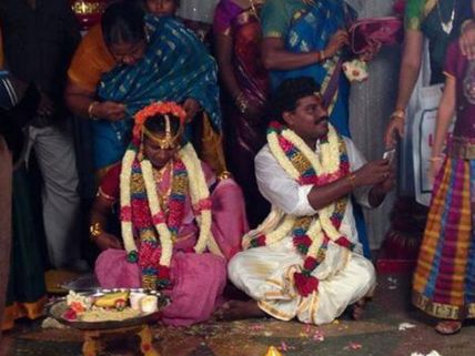 Aadukalam Murugadoss Ties The Knot