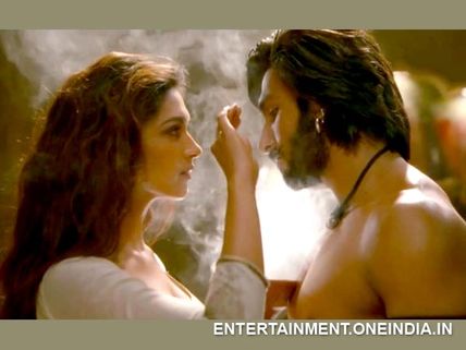 See Pics: Did Ranveer Singh Offer 'Love' To Deepika?