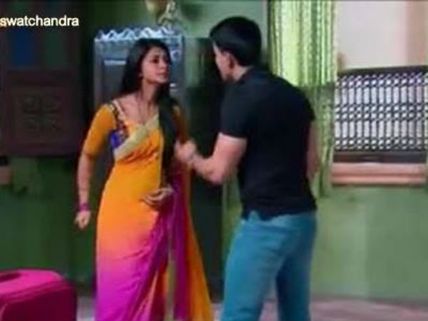 Saraswatichandra: 22nd May; Saras Books Tickets For Kumud Too! (Pics)
