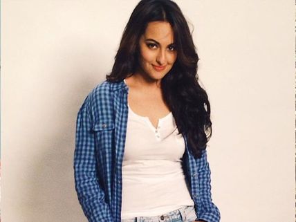 What Causes Sonakshi Sinha A Bruised Wrist?