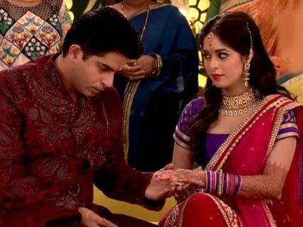 Yeh Hai Mohabbatein: 24th  May; Will Mihir Give in Or Stand Up For His Love With Mihika? (Pics)