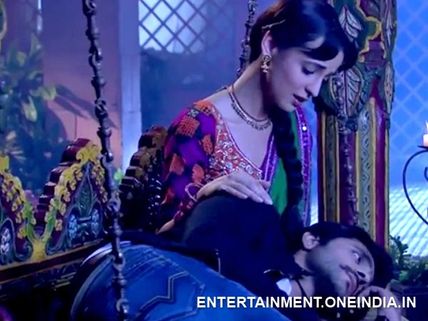 Rangrasiya: 28th May; Rudra Shares Story Of His Childhood With Paro, Cries In Her Lap! (Pics)