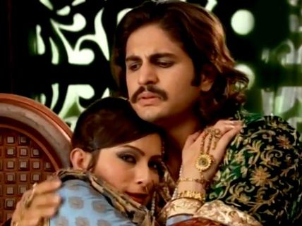 Jodha Akbar: 29th May; Rukhaiya To Fake Illness Each Time Jodha, Jalal Get Close(Pics)