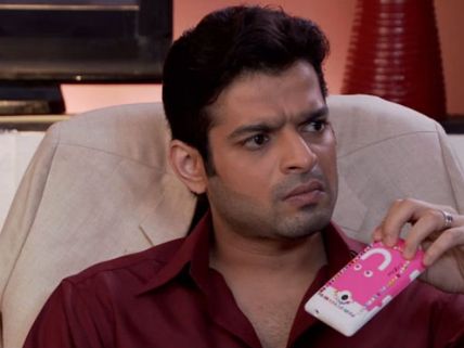 Yeh Hai Mohabbatein: 29th  May; Raman Escapes Shagun But Ruhi Gifts Him Pink Phone! (Pics)