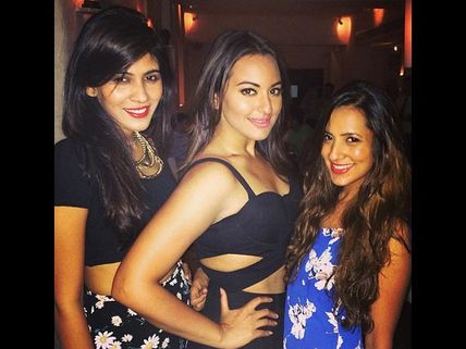 Exclusive(Pics): Sonakshi Sinha's B'Day Party With Arjun And Sidharth