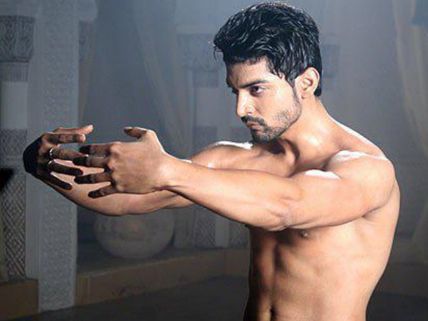 Gurmeet Choudhary To Train In Gymnastics For Bollywood Debut!