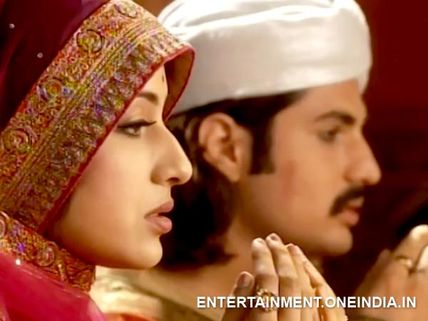 Jodha Akbar: 9th June; Adham Khan In Trouble; Jodha Learns Namaaz From Jalal (Pics)