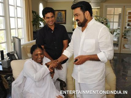 Mohanlal Meets Matha Amrithanandamayi In LA!