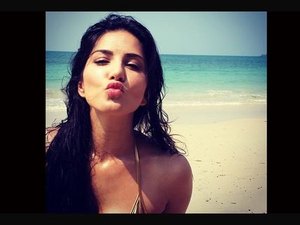 Fall In Love With Sunny Leone's Selfie Pics!