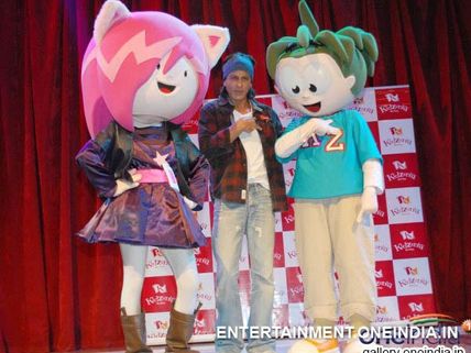 See Pics: Shahrukh Khan Celebrates Father's Day In Style!