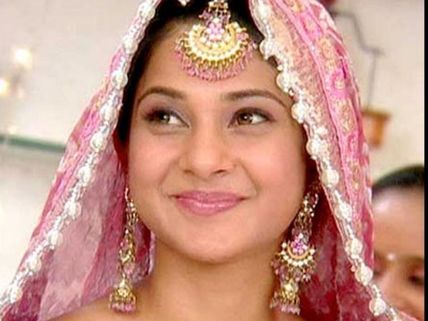 Not Karan Singh Grover, But Jennifer Winget Bags Gul Khan's Next!