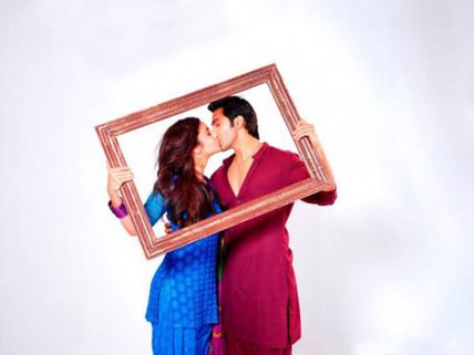 Alia Bhatt-Varun Frolicking Around In Kolkata