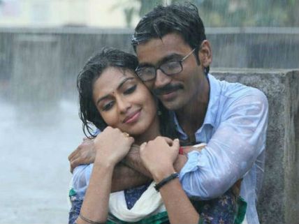 Amala Paul-Dhanush Get Wet In Rain