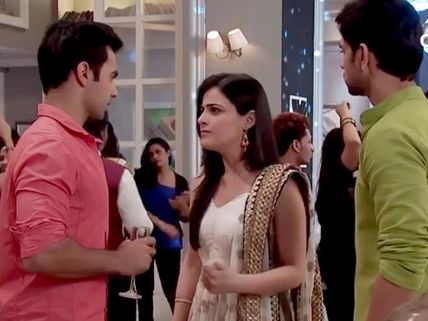Meri Aashiqui Tum Se Hi: 7th July; Ishani Protects Ranvir In The Party, Confronts Chirag