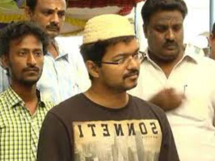 Photos: Vijay-AR Murugadoss Spotted At Dargah