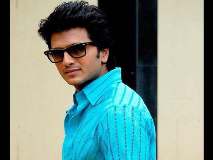 Breaking News: Riteish Deshmukh Is The New Bank Chor