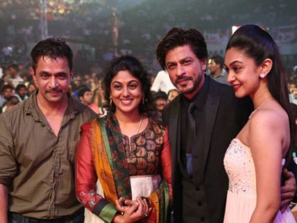 Photos: Look How Shahrukh Khan Bonded With Stars At Vijay Awards!