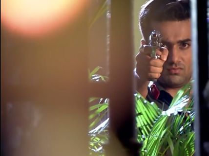 Rangrasiya: 9th July; Rudra’s Family Not Safe In New House, Paro To Get Shot? (Photos)