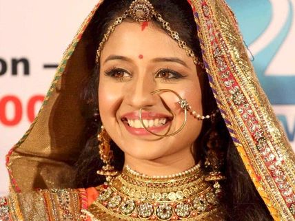 Married Actresses Who Are Ruling Television; Paridhi Sharma, Deepika SIngh, Jennifer Winget...