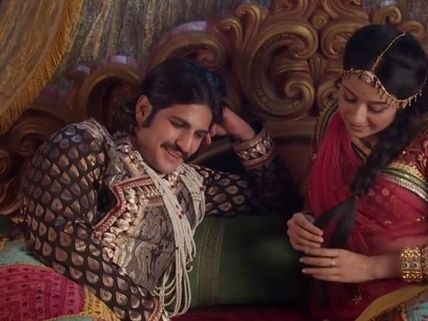 Jodha Akbar: Jodha's Pregnant With Twins, Gets Kidnapped Tonight! (July 24th-Photos)