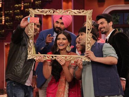 Comedy Nights With Kapil Hosted Khoobsurat Sonam Kapoor With Handsome Fawad Khan