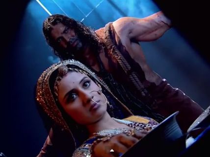 Jodha Akbar: Khaiber Saves Jodha, She Then Tends To His Wounds