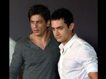Shahrukh Khan Makes Fun Of Aamir Khan's PK Poster 