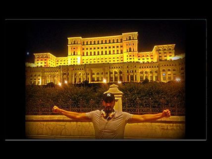 REALLY?? Ranveer Singh Shopping For Deepika Padukone In Romania!