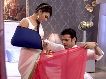 Yeh Hai Mohabbatein: Raman Helps Ishita Tie Her Saree (2nd August-Photos)