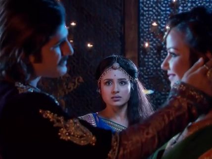Jodha Akbar: Jalal Lust Over Atifa; Khaiber Escapes Reaches Jodha's Chamber (4th August-Photos)
