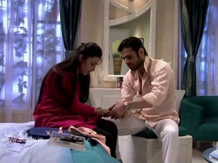 Yeh Hai Mohabbatein: Raman Says Ishita 'I Love You' Just To Distract her (4th August-Photos)