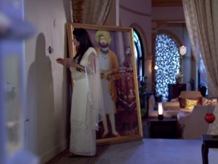 Qubool Hai: Sanam Finds A Hidden Door Behind A Photograph (6th August-Photos)