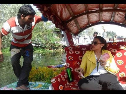 See Pics: Rani Mukherjee In Kashmir 