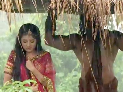 Jodha Akbar: Jodha Accepts Khaiber's Help In Jungle; Jalal Frantic (August 12th-Photos)