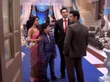 Yeh Hai Mohabbatein: Suraj Says Shagun's A Gold Digger, Asks Ashok To Leave Her!