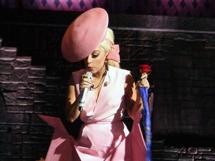 OMG! Lady Gaga Wants To Marry Taylor Kinney In Space