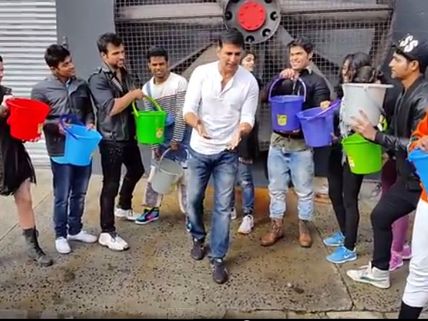 Akshay Kumar's ALS Ice Bucket Challenge Turns 11 Times Painful!