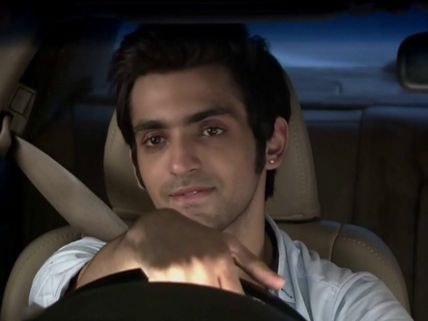 Kumkum Bhagya: Purab Refuses To Kiss Aaliya
