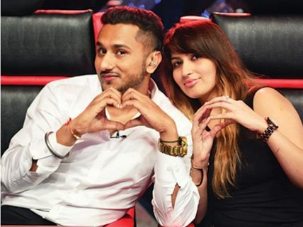 Awww! Yo Yo Honey Singh Couldn't Shoot India's Raw Star Until His Wife Arrived!