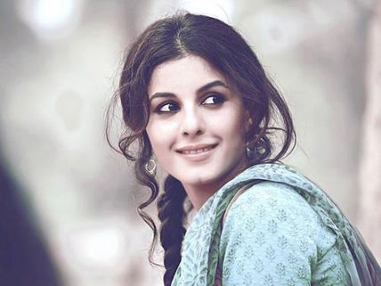 Isha Talwar To Play Ummachikutti In Tamil Remake