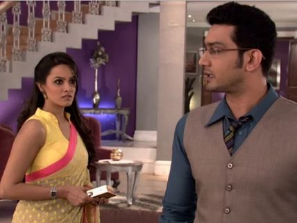 Yeh Hai Mohabbetain: Suraj Searches Bride For Ashok!