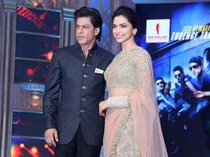 Enjoy Pics: SRK's 'Happy New Year' Music Launch