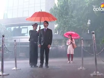 Meri Aashiqui Tum Se Hi: Ranveer Buys Ishaani's Company To Save Her! 