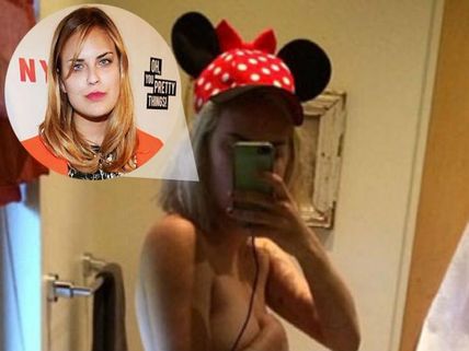 Bruce & Demi's Daughter Tallulah Willis Posts A Bare Selfie