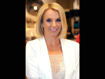 Britney Spears Dons A New Look, Talks About Being Single!